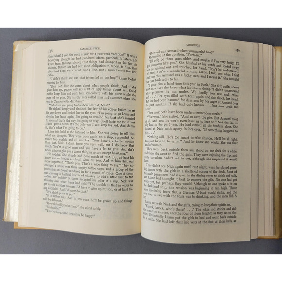 Vintage Crossings Danielle Steel 1982 Hardcover Delacorte Press Made in USA DJ - Picture 4 of 15